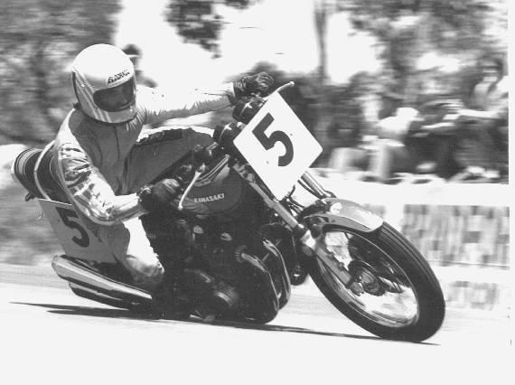 Ken during his epic solo ride to win the 1973 Castrol Six Hour Production bike race.